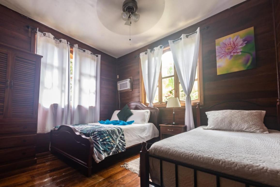 Hotel Tierra Verde Bed And Breakfast Bocas del Toro Exterior photo