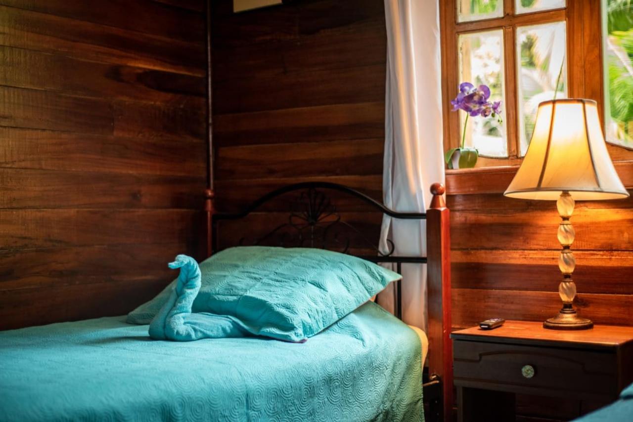 Hotel Tierra Verde Bed And Breakfast Bocas del Toro Exterior photo