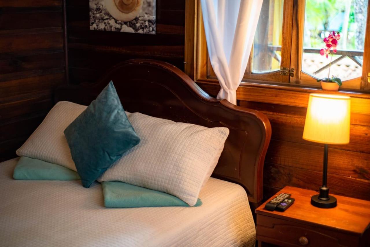 Hotel Tierra Verde Bed And Breakfast Bocas del Toro Exterior photo